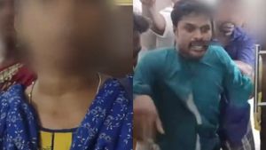 இடுப்பு வலி சிகிச்சைக்கு வந்த இளம்பெண்.. கண்ட இடத்தில் தொட்ட மருத்துவர்.. கசக்கி பிழிந்த உறவினர்கள் 