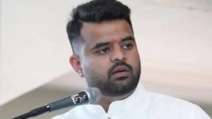 விசா இல்லாமல் பிரஜ்வல் ரேவண்ணா வெளிநாடு போனது எப்படி? வெளியான தகவல்கள்!