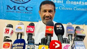 இலங்கை மன்னாரில் அதானி மின் திட்டத்துக்கு 'ஒரு துண்டு' நிலம்கூட தர முடியாது- தமிழர்கள் ஆவேசம்! 