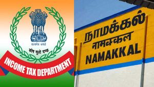  பிரபல தனியார் கல்லூரியில் ஐ.டி ரெய்டு.. நிர்வாகி வீட்டிலும் சோதனை.. பரபரத்த நாமக்கல்!