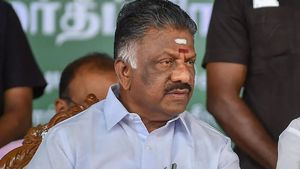 கள்ளர் சீரமைப்பு பள்ளிகள்.. தமிழக அரசு எடுத்த பெரிய முடிவு.. ஓ பன்னீர்செல்வம் கடும் எதிர்ப்பு 