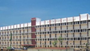 எத்தனை சலுகைகள்? அரசு கல்லூரியில் சேரப் போறீங்களா? இந்த தகவல் உங்களுக்காக தான்! மறக்காம இதை பண்ணுங்க