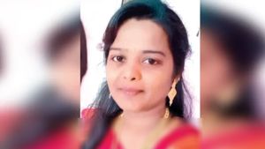 ஆசைப்பட்டு கேட்ட மனைவி.. அள்ளி இறைத்த கணவன்..என்னது, இத்தனை ஆண் நண்பர்களா? தூத்துக்குடி தாய்மாமா வேற