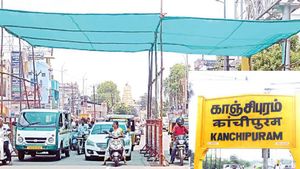 காஞ்சிபுரம் பஸ் ஸ்டாண்டில் பறக்குது பச்சை பந்தல்.. பசுமை நிழலில் இளைப்பாறும் காஞ்சி மக்கள்.. சபாஷ்