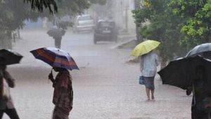 காலை 10 மணிக்குள் 13 மாவட்டங்களில் மழை! லிஸ்டுல உங்களுக்கு வாய்ப்பிருக்கானு பாருங்க! 