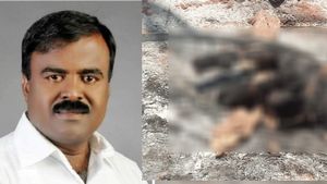  எரிந்த நிலையில் கிடைத்த டார்ச் லைட்.. மர்மமாக உயிரிழந்த ஜெயக்குமார் கடைசியாக வாங்கியது இதுதானா?