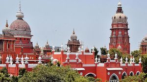 'சிறுமியின் விருப்பத்துடன் உறவு வைத்தாலும்'.. போக்சோ வழக்கில் சென்னை உயர்நீதிமன்றம் முக்கிய தீர்ப்பு