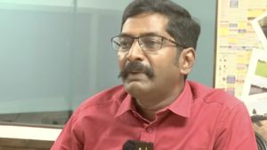 கையில் மாவுக்கட்டுக்கு என்ன காரணம்? எக்ஸ்ரே எடுக்க அழைத்து செல்லப்பட்ட சவுக்கு சங்கர்! 