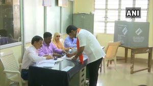  தெலுங்கானா: 'ஹைதராபாத்’ பெருநகரங்களில்தான் ஒர்ஸ்ட் வாக்குப் பதிவு.. இவ்வளவு மோசமாகவா இருக்கும்! 