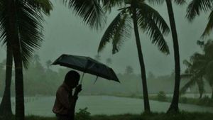 ‛ஊட்டிக்கு 3 நாள் வராதீங்க’.. சுற்றுலா பயணிகளுக்கு நீலகிரி கலெக்டர் அட்வைஸ்! மிரட்டும் ஆரஞ்சு அலர்ட்