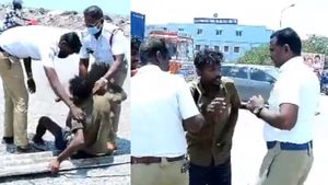 சென்னையில் போலீஸை பாடாய்படுத்திய நபர்.. நான்ஸ்டாப்பாக அந்த வார்த்தை.. காதுகள் பாவமில்லையா? 