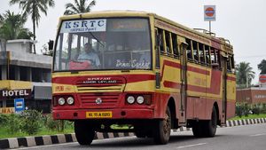 ஆஹா! அரசு பஸ்சில் இப்படியொரு வசதியா?.. பயணிகளுக்கு ஸ்னாக்ஸ், டீ, பிஸ்கட்ஸ்.. எங்கேன்னு பாருங்க