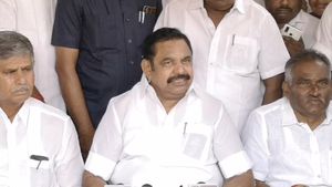 அடிக்கடி ஆஃப் ஆகும் சிசிடிவி.. எனக்கென்னமோ சந்தேகமாக தான் இருக்கு! ஈசி மீது எடப்பாடிக்கு வந்த டவுட்!