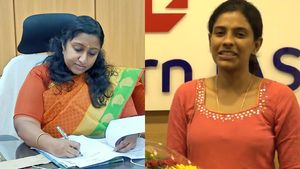 ஐஏஎஸ் அதிகாரிகள் 4 பேர் பணியிட மாற்றம்.. தமிழக அரசின் தலைமை செயலர் சிவ்தாஸ் மீனா அதிரடி உத்தரவு!