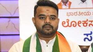 என் மீதான பாலியல் குற்றச்சாட்டுகள் பொய்! மே 31ல் போலீஸில் ஆஜராகிறேன்.. வீடியோவில் பிரஜ்வல் ரேவண்ணா 