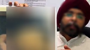 வேலை கேட்டு வந்த இளம்பெண்ணை வீடியோ காலில் அழைத்து ஆபாசம்.. ஆம் ஆத்மி அமைச்சர் மீது பரபர புகார் 