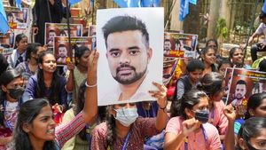 பிரஜ்வல் ஆஜராகும் வரைக்கும்.. ம்ஹூம் அங்கேயே தூக்கும் கர்நாடகா சிஐடி போலீஸ்.. அலெர்ட்டில் ஏர்போர்ட்!