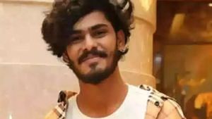  டிடிஎஃப் வாசன் மதுரையில் கைது.. செல்போன் பேசியபடி கார் ஓட்டியதால் 6 பிரிவுகளில் பாய்ந்த வழக்கு 