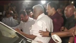 ஜோதிடரிடம் நல்ல நேரம் குறித்து போலீசாருடன் சென்ற ரேவண்ணா? கைதாகும்போது என்ன நடந்தது? பின்னணி