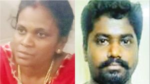 தலைமறைவான இளைஞருடன் தங்கியிருந்த ராமநாதபுரம்  போலீஸ் இன்ஸ்பெக்டர் சத்திய ஷீலா அதிரடியாக கைது 