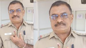  டீ குடிக்கும்போதே சுருண்டு விழுந்து இன்ஸ்பெக்டர் பலி! ஓய்வு பெறுவதற்கு முந்தைய நாளில் நேர்ந்த சோகம்!