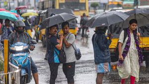  அடுத்த 2 மணி நேரம்.. சென்னை உட்பட 32 மாவட்டங்களில் கொட்ட போகுது மழை.. வானிலை மையம் அலர்ட்