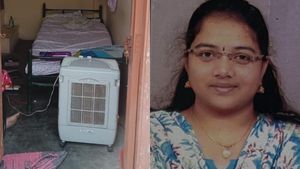 கோவையில் இருந்து சென்னைக்கு  பயிற்சிக்கு வந்த பெண் மருத்துவர்.. லேப்டாப் சார்ஜரில் இருந்த எமன் 