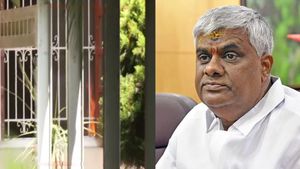 ‛செக்ஸ் டார்ச்சர்’.. பாலியல் புகாரில் தப்ப தேவகவுடா மகன் ரேவண்ணா செய்ததை பாருங்க! மூடநம்பிக்கையா? 