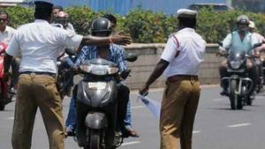நம்பர் பிளேட்டில் ஸ்ட்டிக்கர் இருக்கா? சென்னையில் இன்று முதல் அபராதம் வசூல்.. எவ்வளவு தெரியுமா? 