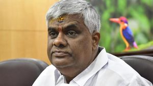 பாலியல் தொல்லை..கடத்தல்! எகிறும் கிரைம் ரேட்..சிக்கலில் எச்டி.ரேவண்ணா! இன்று முன் ஜாமீன் மனு விசாரணை