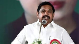 இது தான் பரிசா? கொஞ்சம் கூட நியாயமே இல்லை.. பிறந்த நாளில் கடுப்பான எடப்பாடி பழனிசாமி! என்னாச்சு? 