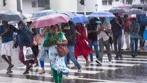 ரெட் அலர்ட்! 7 மாவட்டங்களில் மிக மிக கனமழை வெளுத்தெடுக்கப் போகுது.. வானிலை மையம் வார்னிங்!