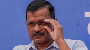 ‛‛ஆக்ரோஷமான கெஜ்ரிவால்’’.. ஆதரவாக வந்த பாக். மாஜி அமைச்சருக்கு ‛நோஸ்கட்’.. Xல் கடும் மோதல் 