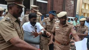 சவுக்கு சங்கரை கஸ்டடியில் எடுக்கும் போலீஸ்.. கோவை நீதிமன்றம் அனுமதி.. ஆனால்.. ஒரு கண்டிஷன்! 