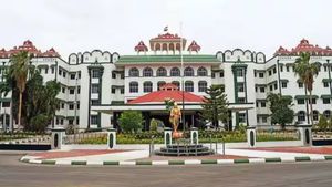  இரட்டை குவளை முறை இப்போதும் நடைமுறையில் இருப்பதை நிரூபித்தால் பதவி விலக ரெடியா? விளாசிய ஐகோர்ட்!