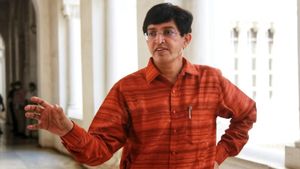  சென்னை மாநகர ஆணையருக்கே “விபூதி” அடிக்க முயற்சி.. போலி வாட்ஸ் அப் கணக்கு மூலம் மோசடி! பரபர புகார்!