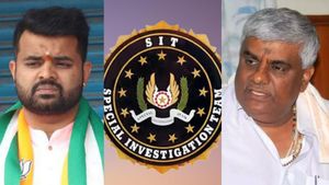 பணிப்பெண்ணுக்கு பாலியல் தொல்லை.. பிரஜ்வல் - ரேவண்ணாவுக்கு பெரிய சிக்கல்..  எஸ்ஐடி நோட்டீஸ் 