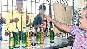 கோவை டாஸ்மாக் கடைகளில் நடந்த மேஜிக்.. அதுவும் தங்கு தடையில்லையாமே.. குஷியில் குடிமகன்கள் 