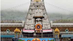 திருப்பதி நிர்வாகத்துக்கே விபூதி அடிக்க பார்த்த 'விஐபி' கும்பல்.. யாரு சாமி நீங்க.. ஆடிப்போன போலீஸ் 