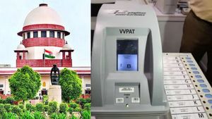 இவிஎம் - விவிபேட் வழக்கில்.. தீர்ப்பை மறு ஆய்வு செய்யக் கோரி உச்ச நீதிமன்றத்தில் மனு 