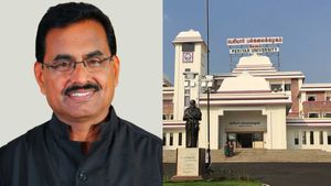 ஊழலில் சிக்கிய பெரியார் பல்கலை முன்னாள் பதிவாளருக்கு 1 லட்ச ரூபாய் ஓய்வூதியம்.. கொதிக்கும் ஊழியர்கள்