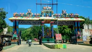 மதுரை அழகர்கோவில் மலைப்பாதை சாலை திடீர் மூடல்! பழமுதிர்சோலைக்கு எப்படி செல்வது? தவிக்கும் பக்தர்கள் 