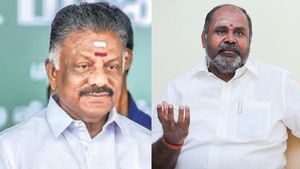 தேர்தல் ரிசல்ட்டுக்கு பிறகு அதிரடி முடிவு? ஓபிஎஸ்ஸை அதிமுகவில் சேர்க்க திட்டம்? உதயகுமார் ‘பளிச்’!