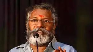 சென்னை ஏர்போர்ட்டில் நடிகர் கருணாஸிடம் 40 துப்பாக்கி தோட்டாக்கள்! விமானத்தில் பயணிக்க அனுமதி மறுப்பு 