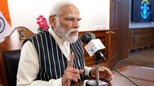 அம்மா பெயரில் மரக்கன்றுகள் நடுங்கள்- முதல் மன் கி பாத் வானொலி உரையில் பிரதமர் மோடி அழைப்பு! 