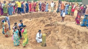 வேலூரில் அதிசயம்.. குளத்திலிருந்து திடீரென வெளியே வந்த 