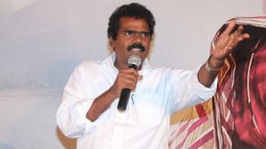 உங்களுக்கெல்லாம் எதுக்கு ஓட்டு? எதுக்கு தேர்தல்? கடலூரில் தோற்ற தங்கர் பச்சான் மக்களிடம் ஆவேசம் 