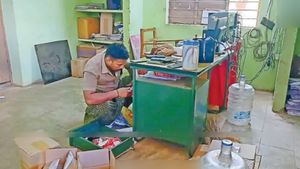 தூத்துக்குடி ஆர்டிஓ ஆபீஸுக்கு லுங்கியோடு வந்துட்டாரு.. பாத்ரூமில் கொடுமை தெரியுமா? பரபர கோவில்பட்டி