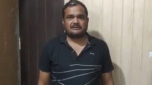 நீட் பேப்பர் லீக் பின்னணியில் 