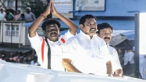  விறுவிறு விக்கிரவாண்டி.. முந்திக் கொண்ட திமுக! அதிமுகவில் அடங்கிய பஞ்சாயத்து.. வேட்பாளர் கன்பாஃர்ம்!